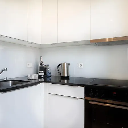 Modern Centre Flat With Balcony شقة زيورخ