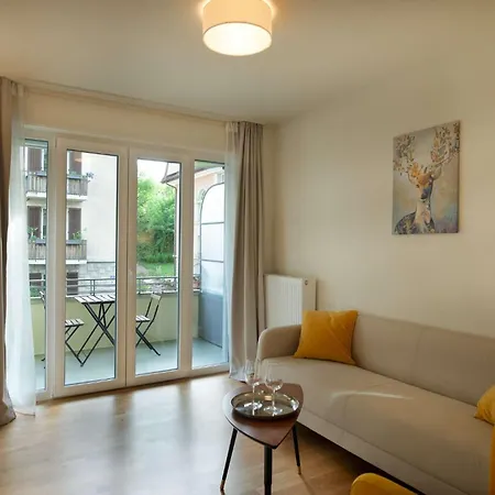 Modern Centre Flat With Balcony زيورخ