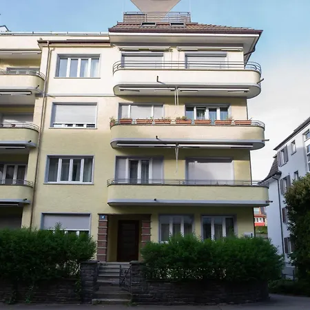 Modern Centre Flat With Balcony